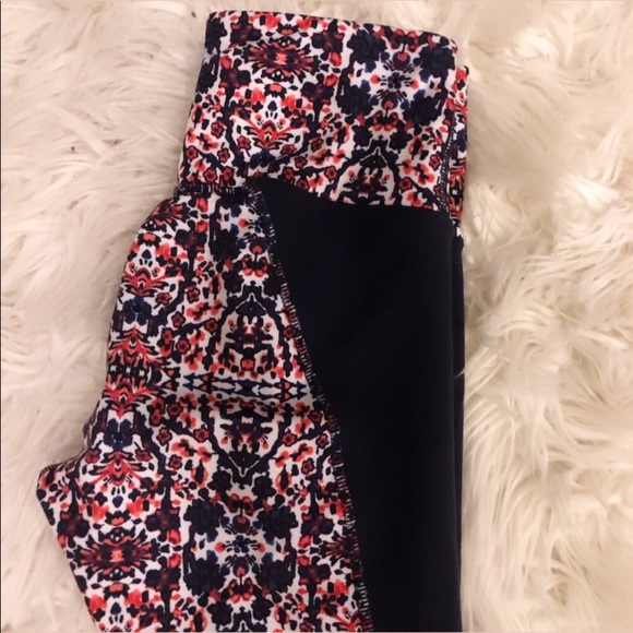 Athleta | patterned yoga Capris - Picture 4 of 7